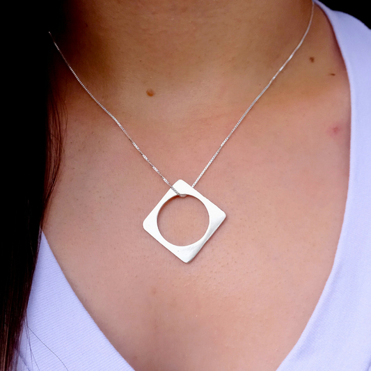 Colar Chapa Recortada