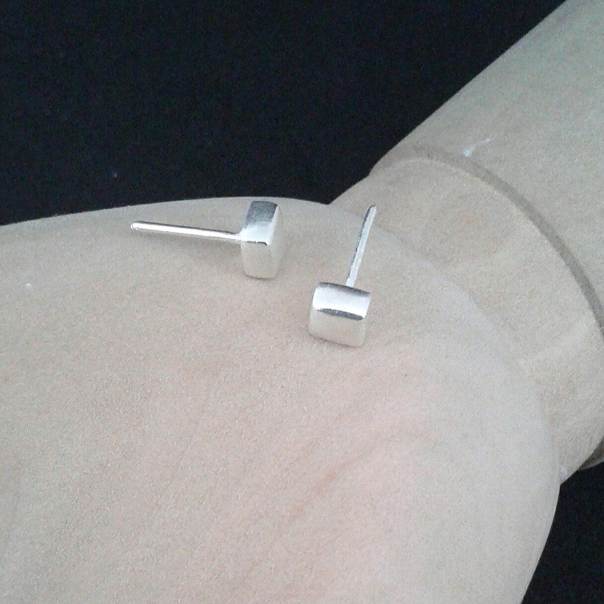 Brinco Cubo G prata 950