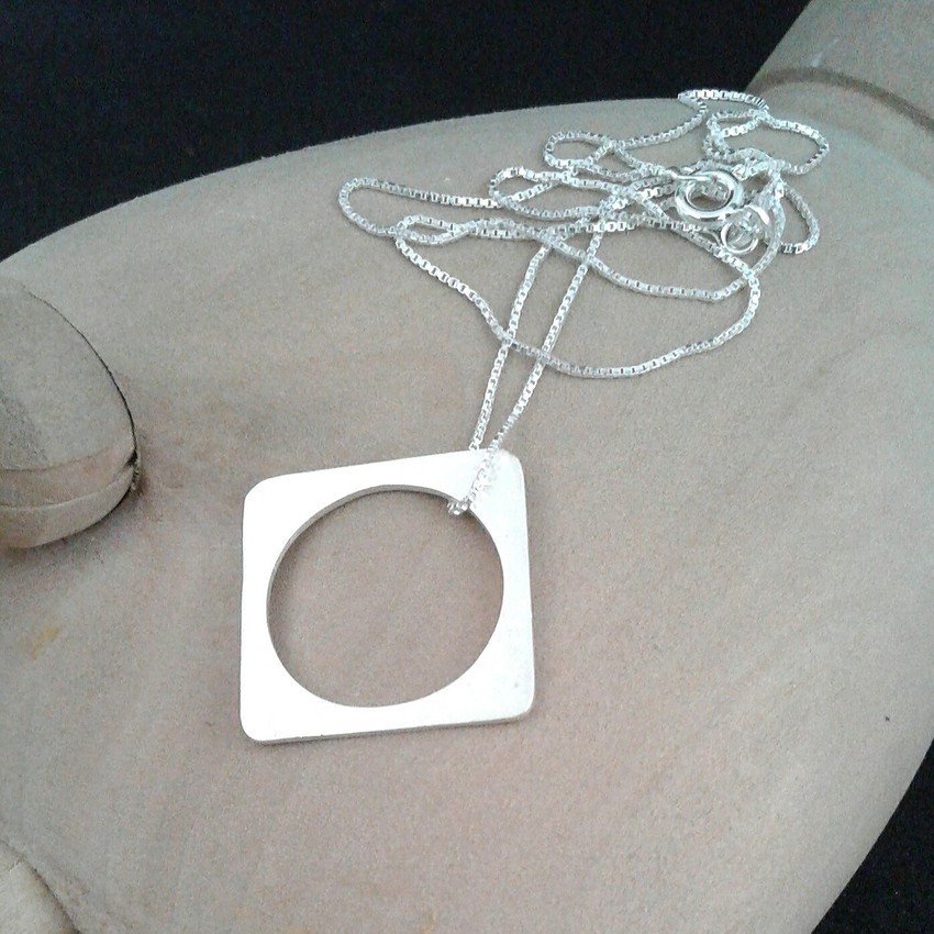 Colar Chapa Recortada