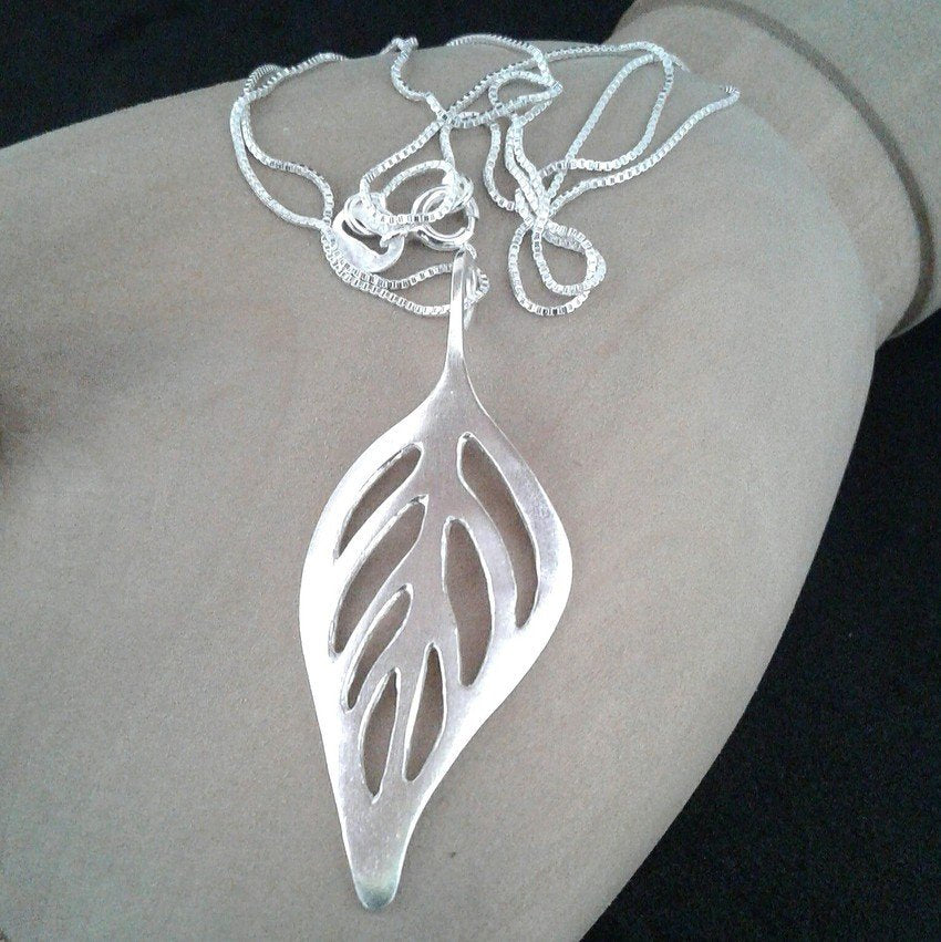 Colar Folha G Laranjeira