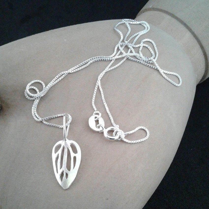 Colar Folha P Amêndoa