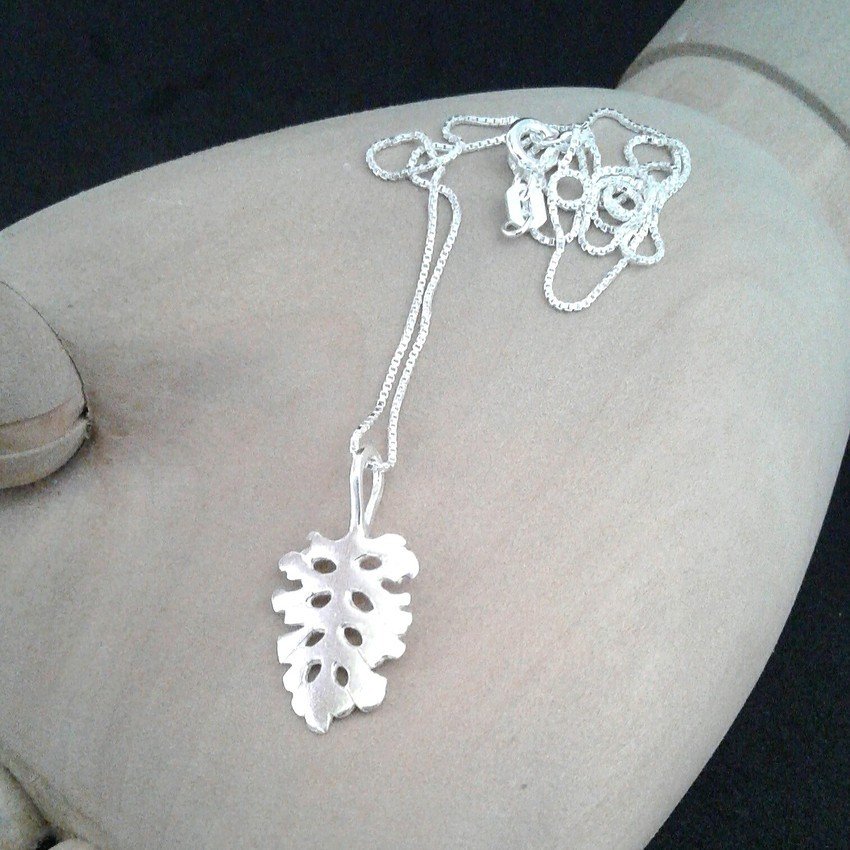 Colar Folha P Cinerária