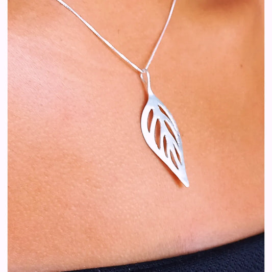 Colar Folha G Laranjeira